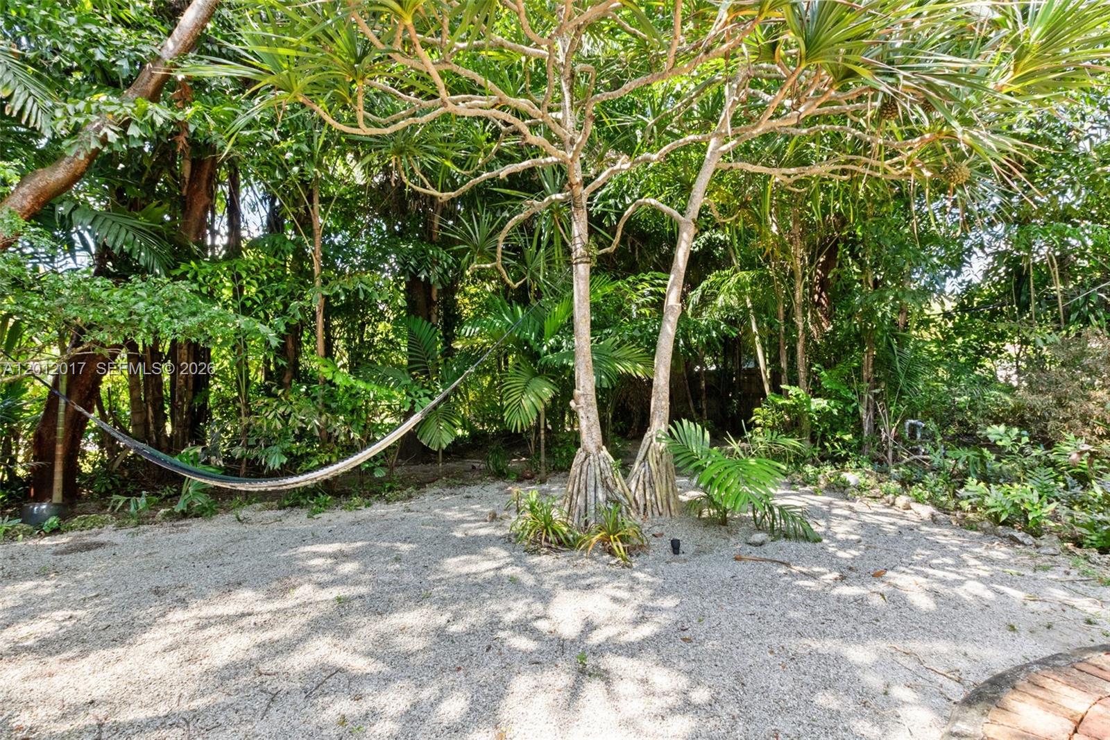 11220 SW 74th Ave Pinecrest, FL 33156
