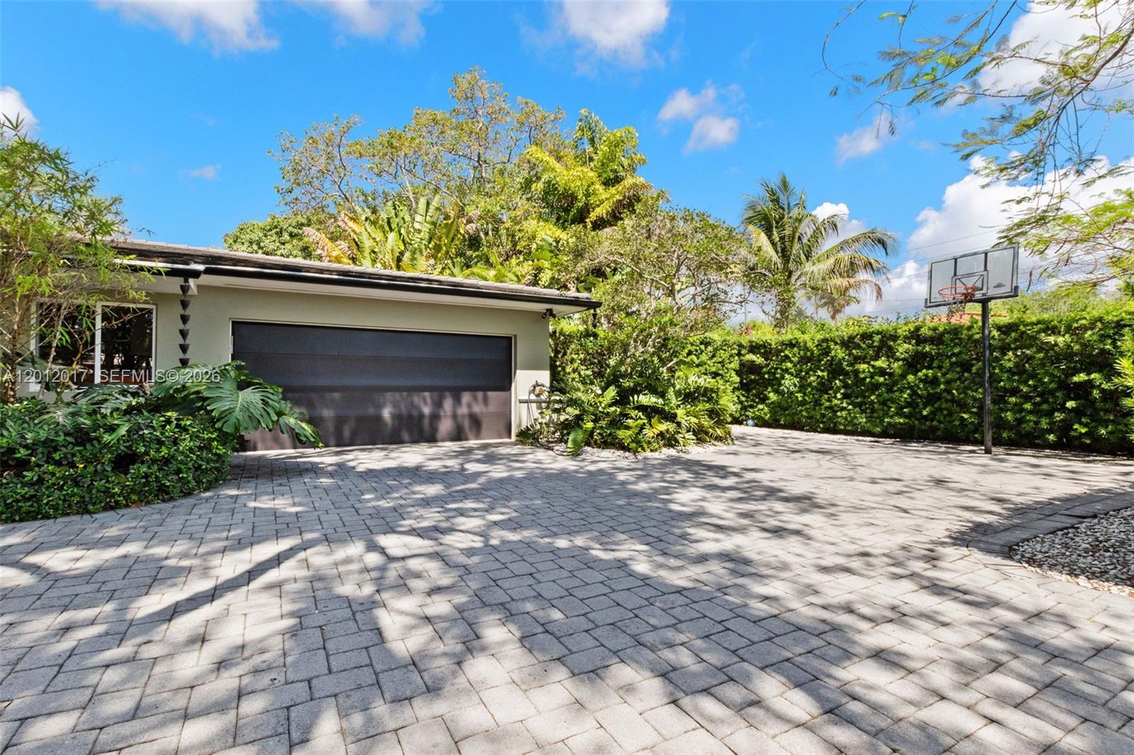 11220 SW 74th Ave Pinecrest, FL 33156