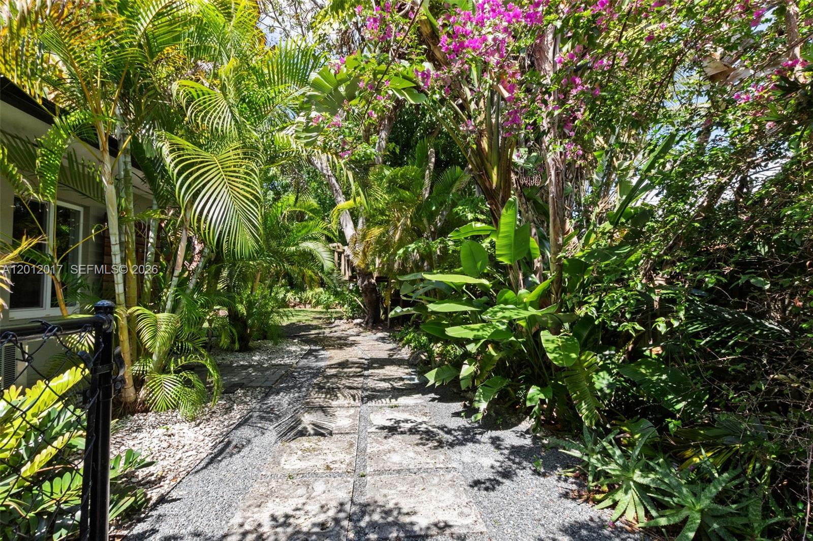 11220 SW 74th Ave Pinecrest, FL 33156