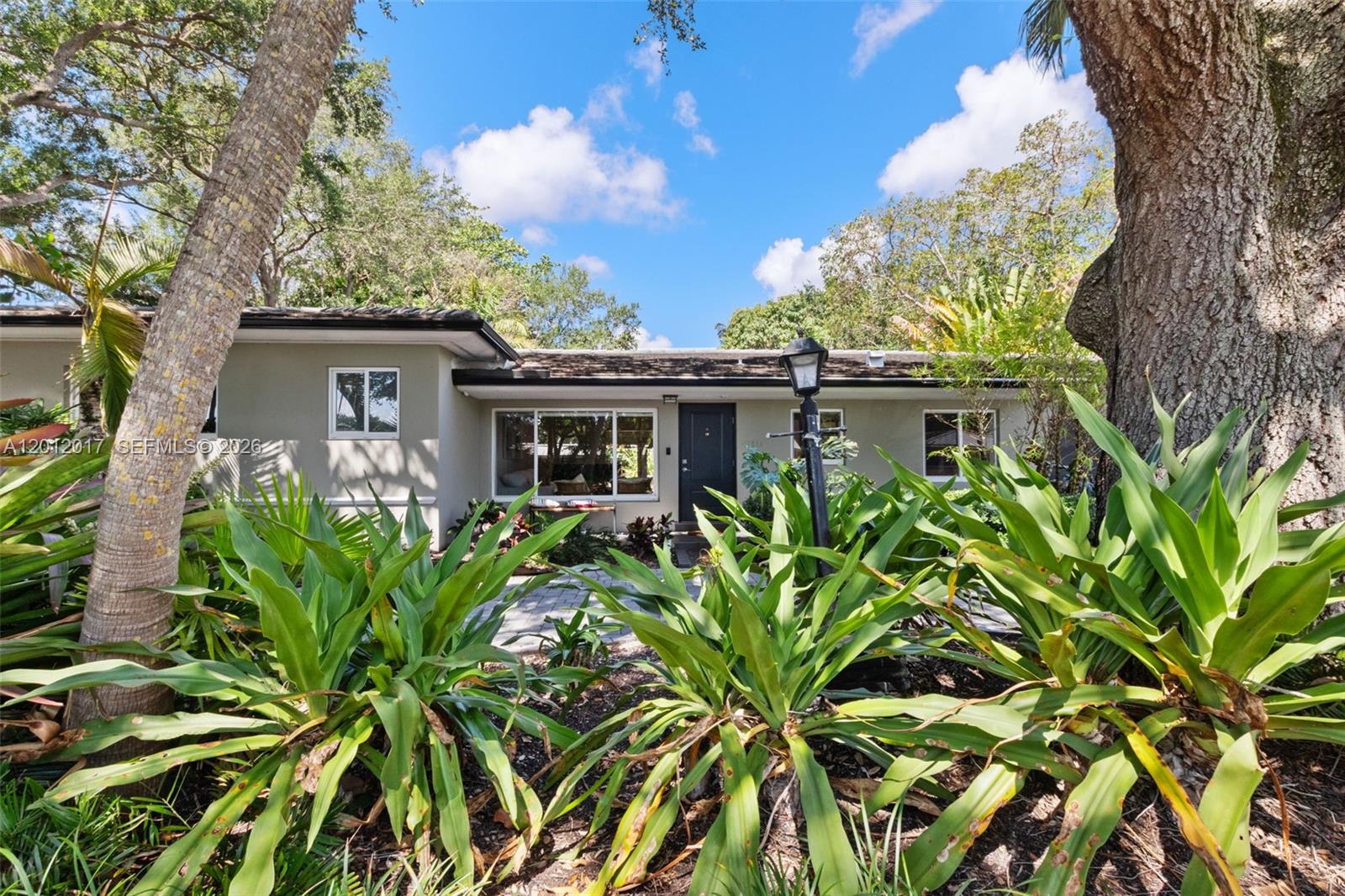 11220 SW 74th Ave Pinecrest, FL 33156