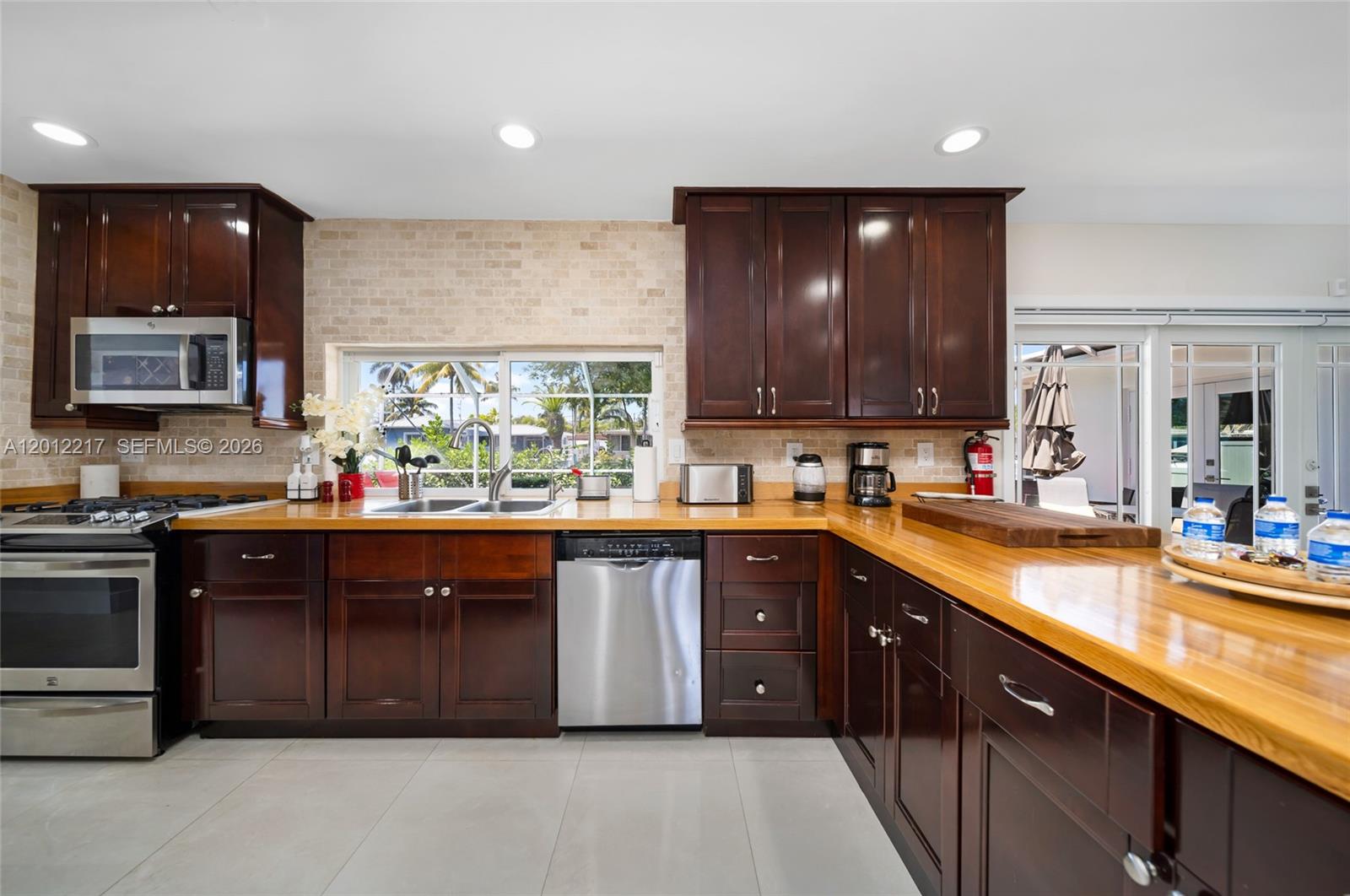 31 SE 12th St Pompano Beach, FL 33060