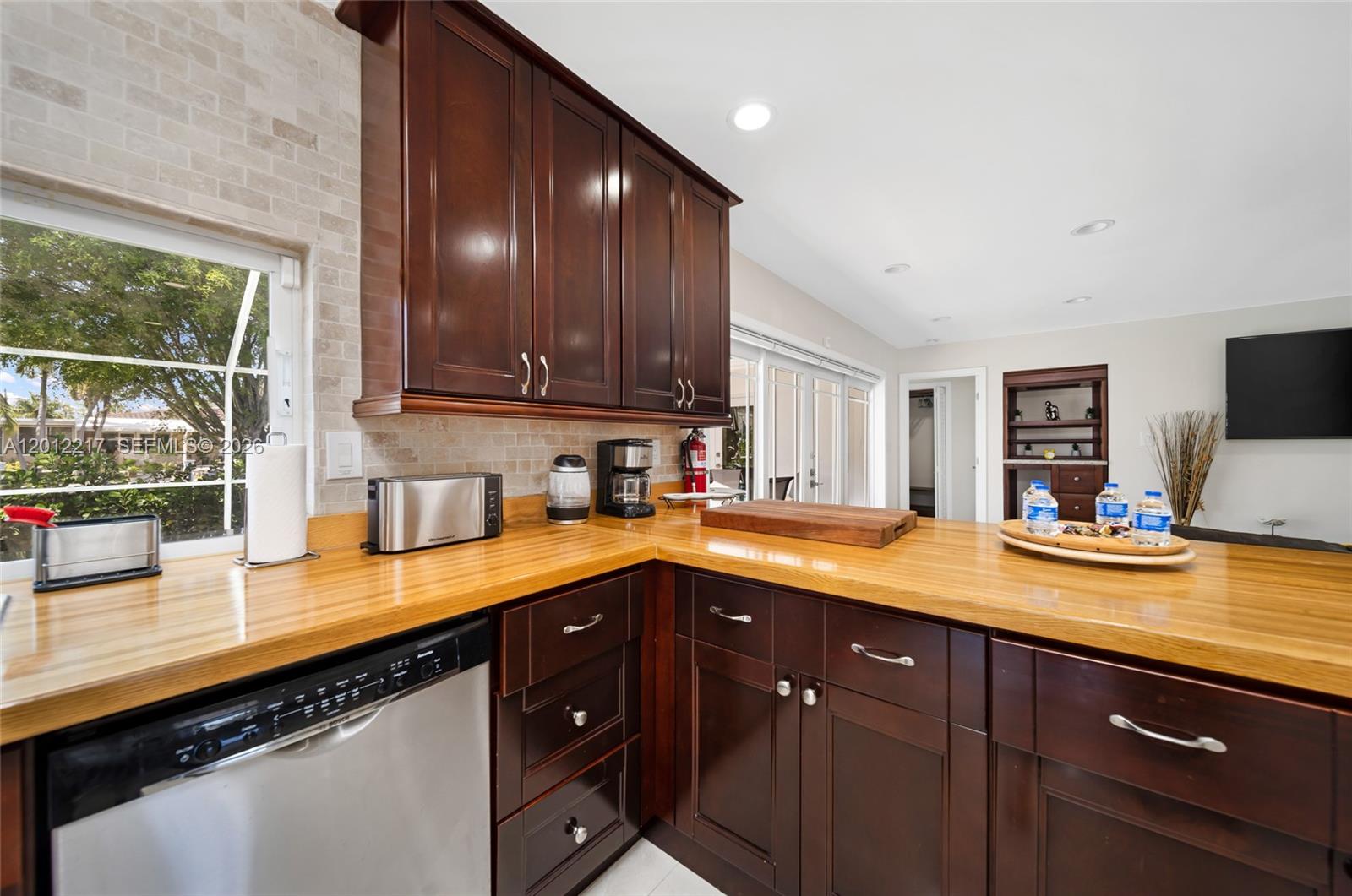 31 SE 12th St Pompano Beach, FL 33060