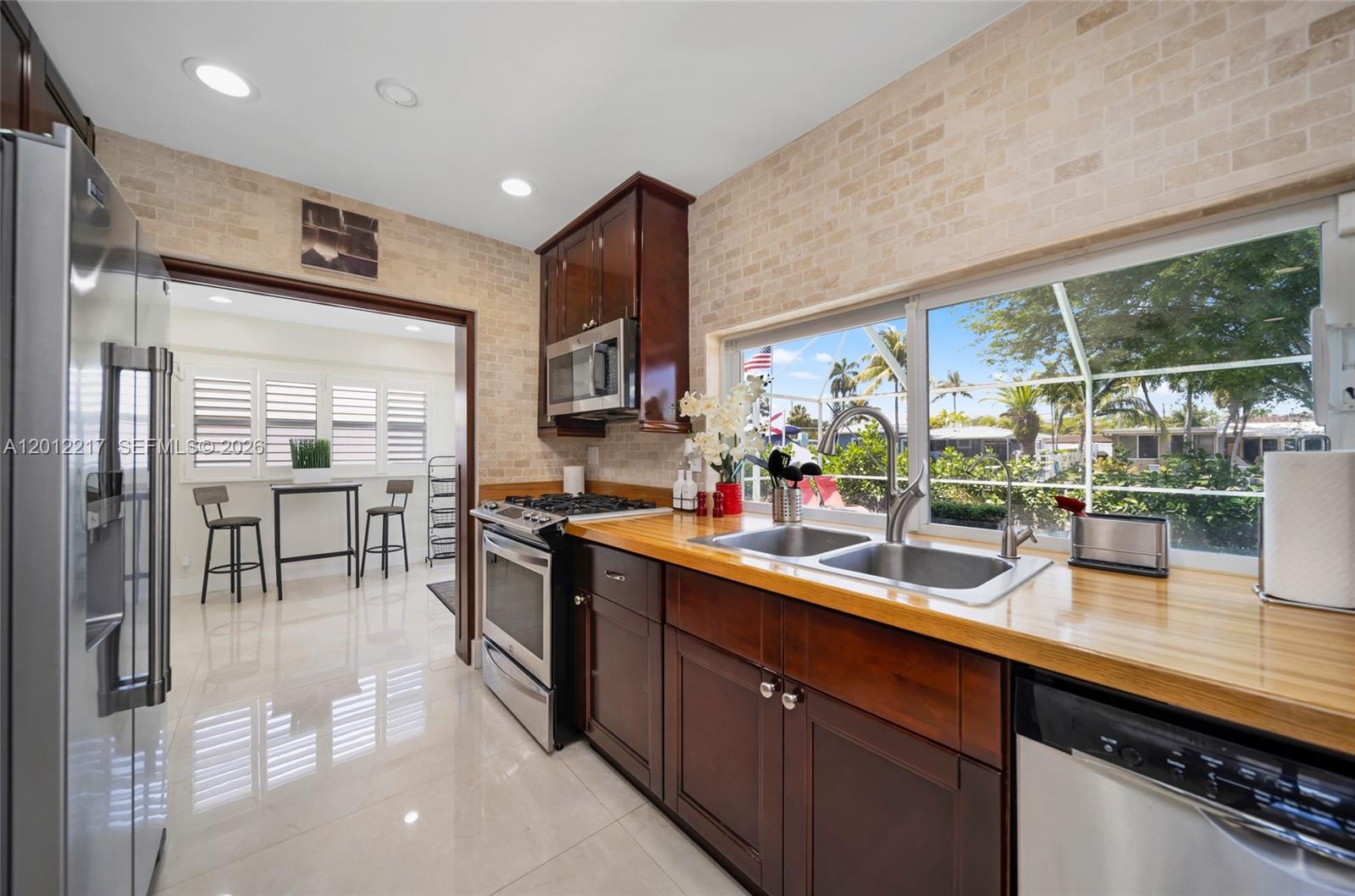31 SE 12th St Pompano Beach, FL 33060