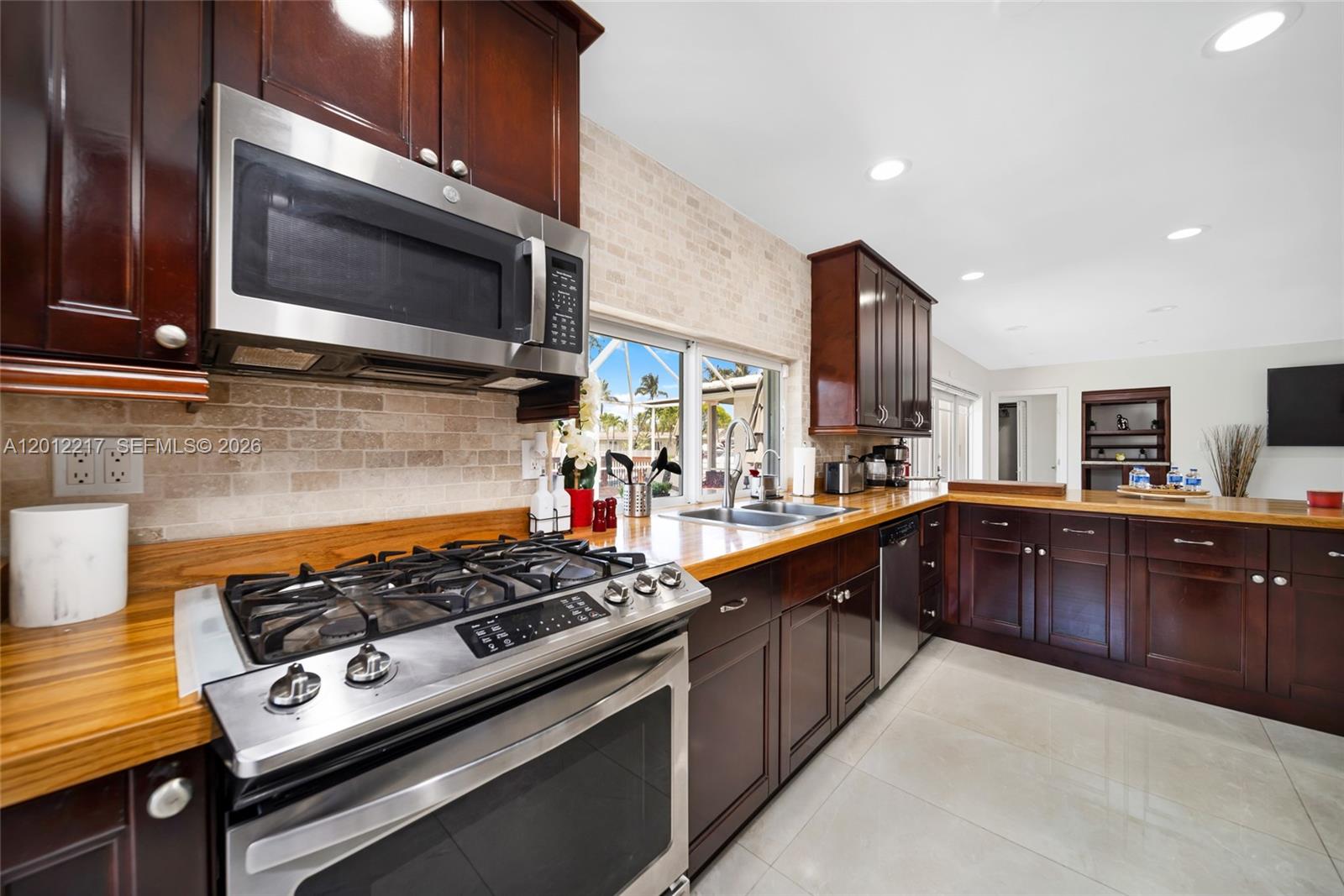 31 SE 12th St Pompano Beach, FL 33060