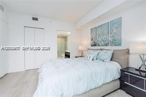 45 SW 9th St #1701 Miami, FL 33130