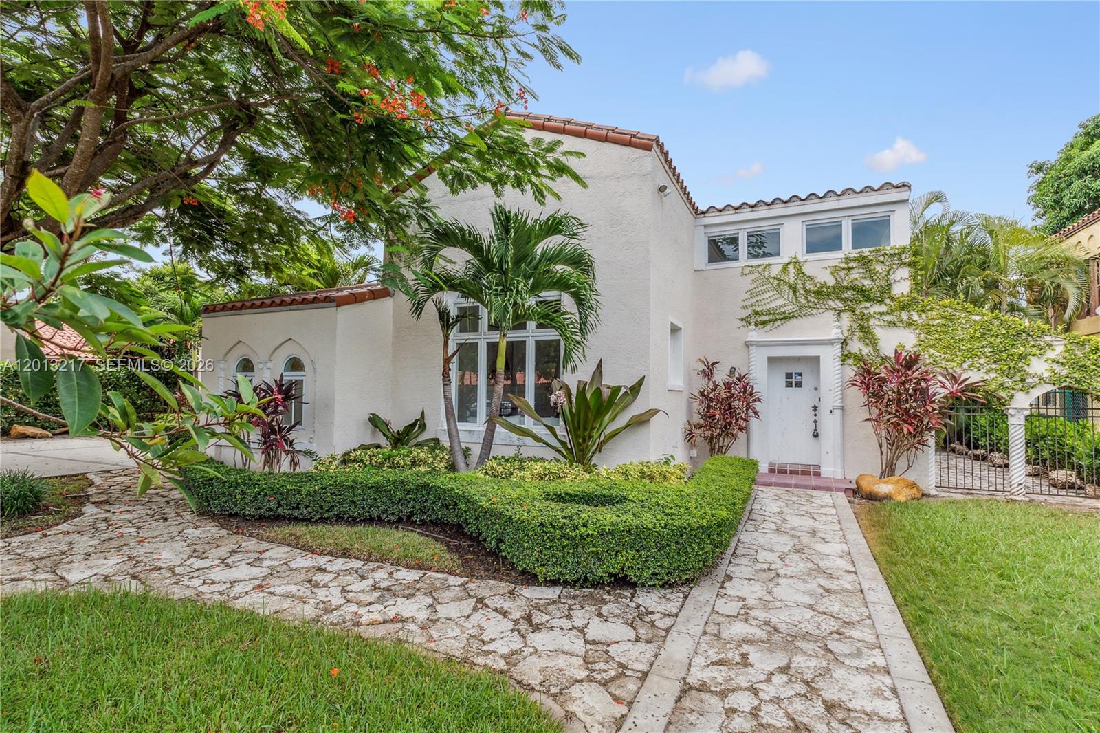 319 Mendoza Ave