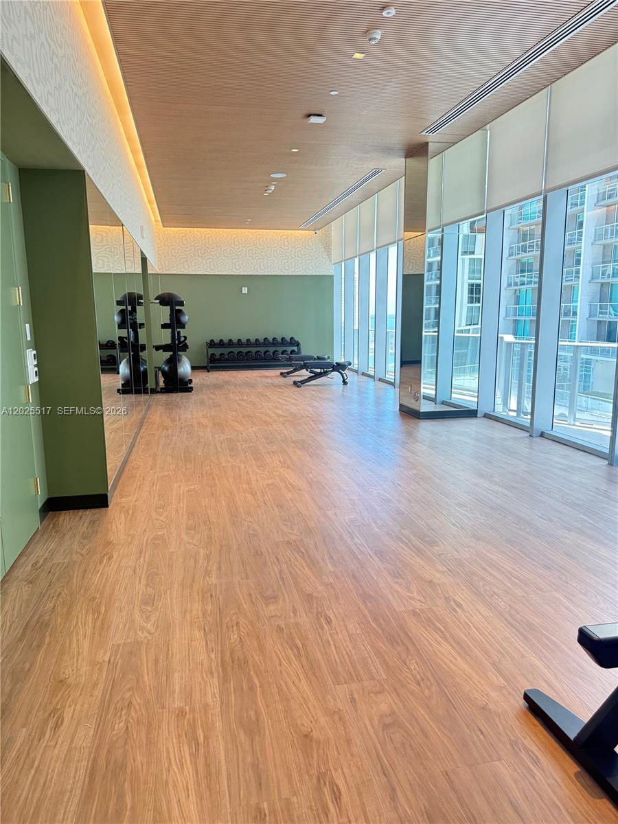 77 SE 5th #2307 Miami, FL 33131