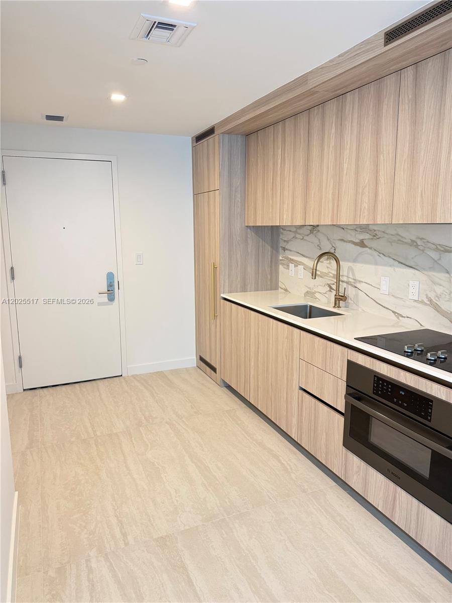 77 SE 5th #2307 Miami, FL 33131