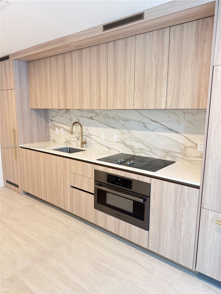 77 SE 5th #2307 Miami, FL 33131