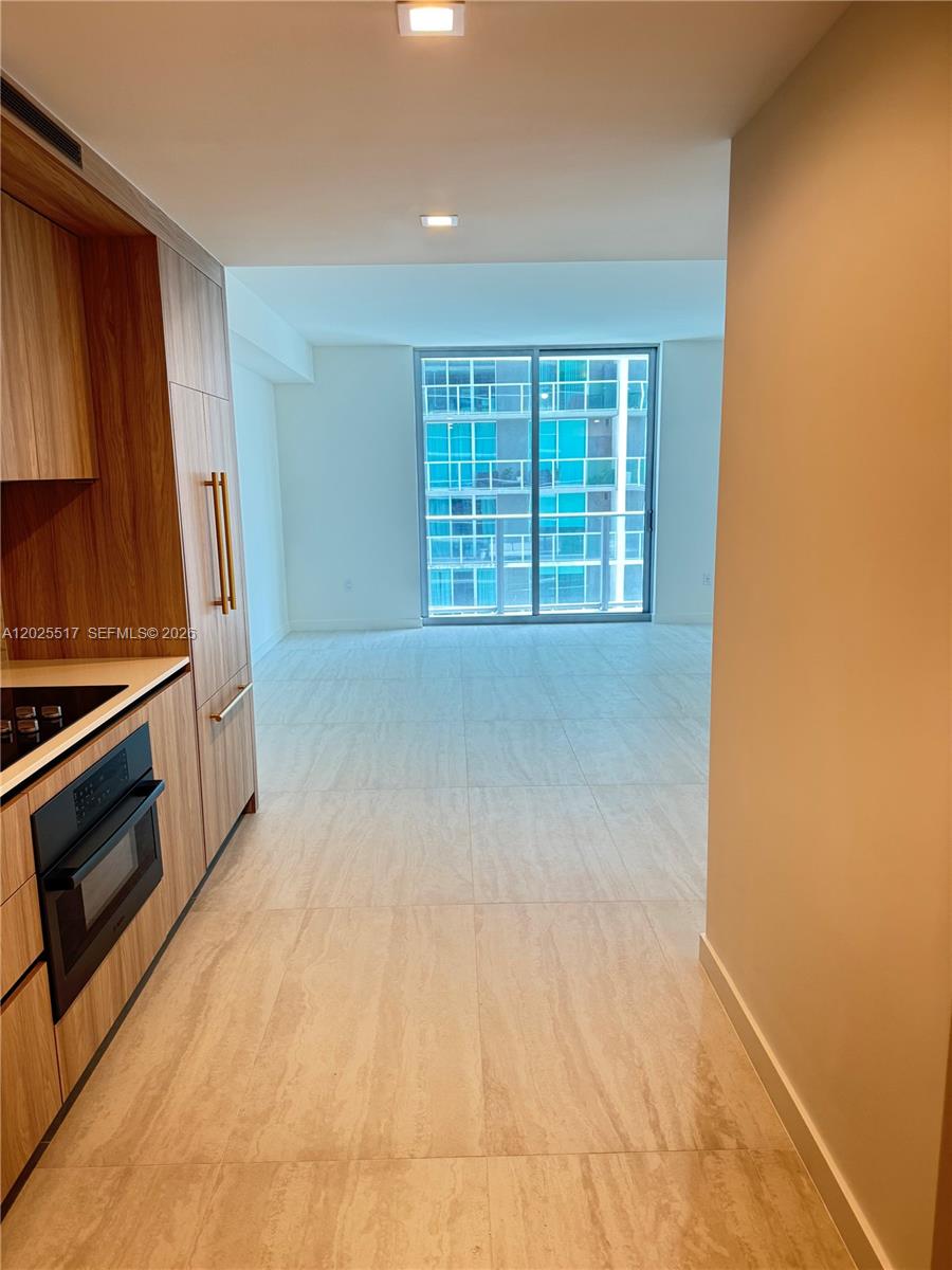 77 SE 5th #2307 Miami, FL 33131