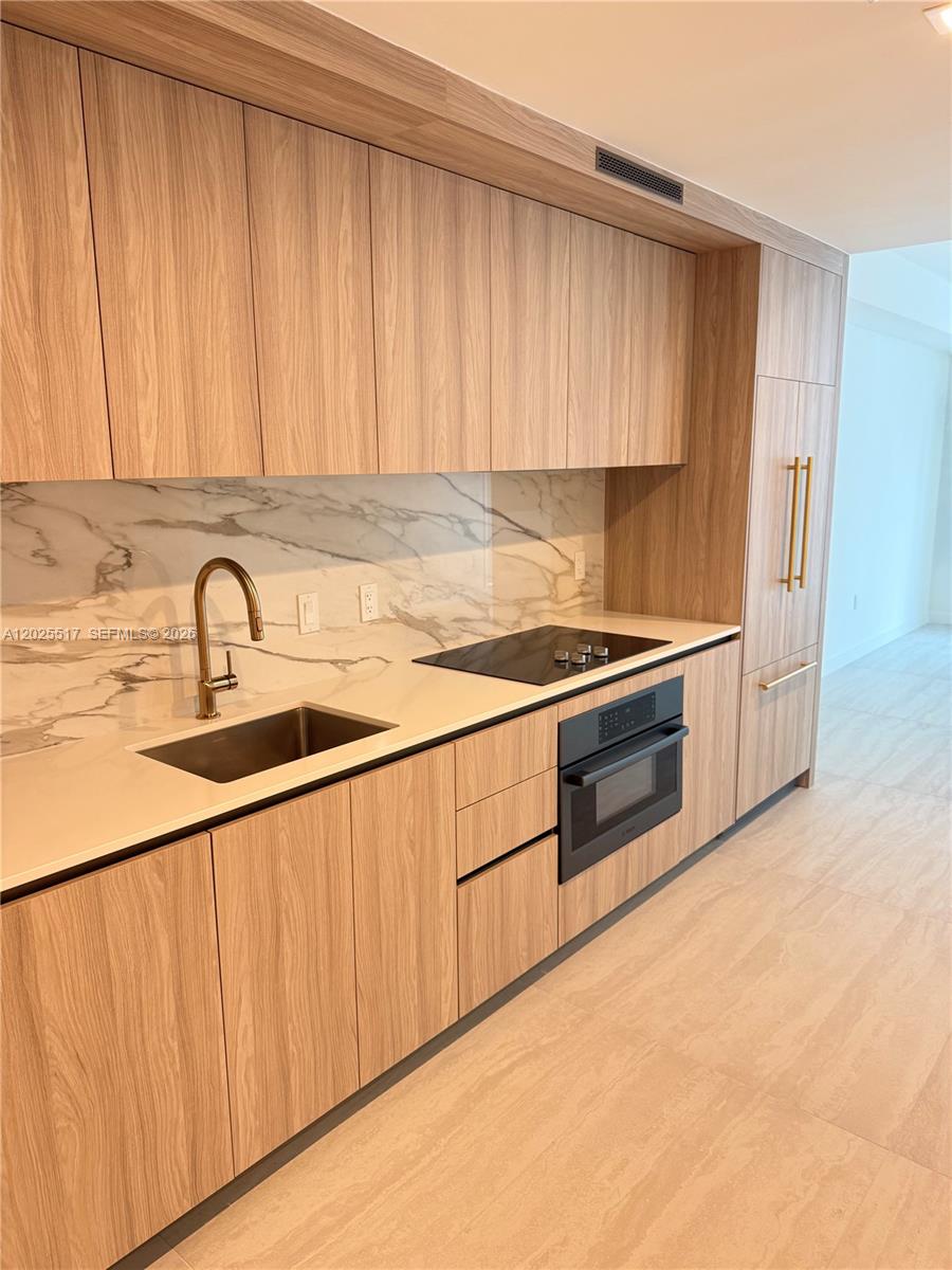 77 SE 5th #2307 Miami, FL 33131