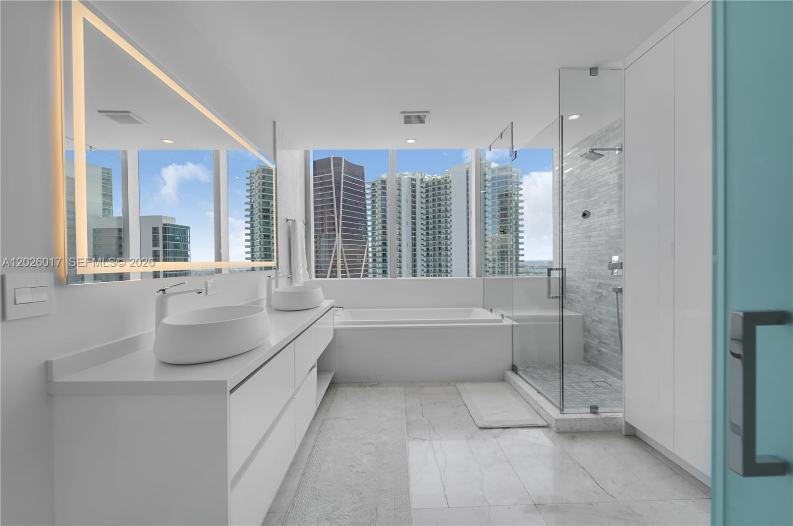 image Paramount Miami Worldcenter75