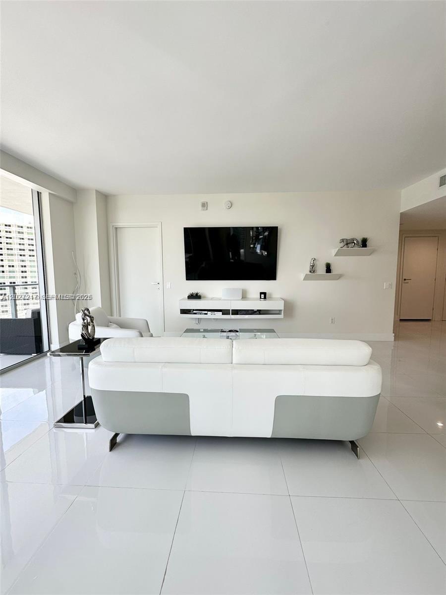 1300 Brickell Bay Dr #3101 Miami, FL 33131