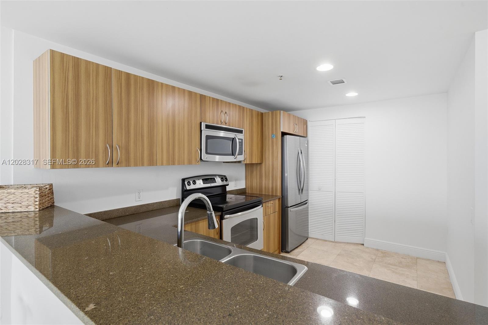 6305 Indian Crk Dr #5D Miami Beach, FL 33141