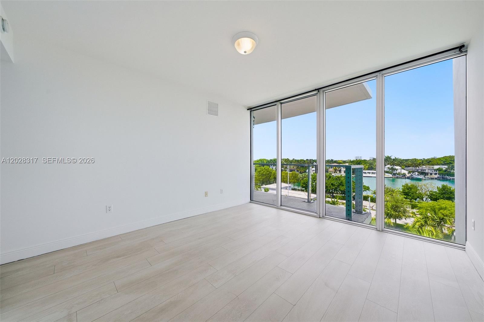 6305 Indian Crk Dr #5D Miami Beach, FL 33141