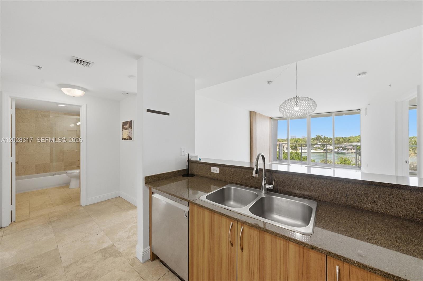 6305 Indian Crk Dr #5D Miami Beach, FL 33141