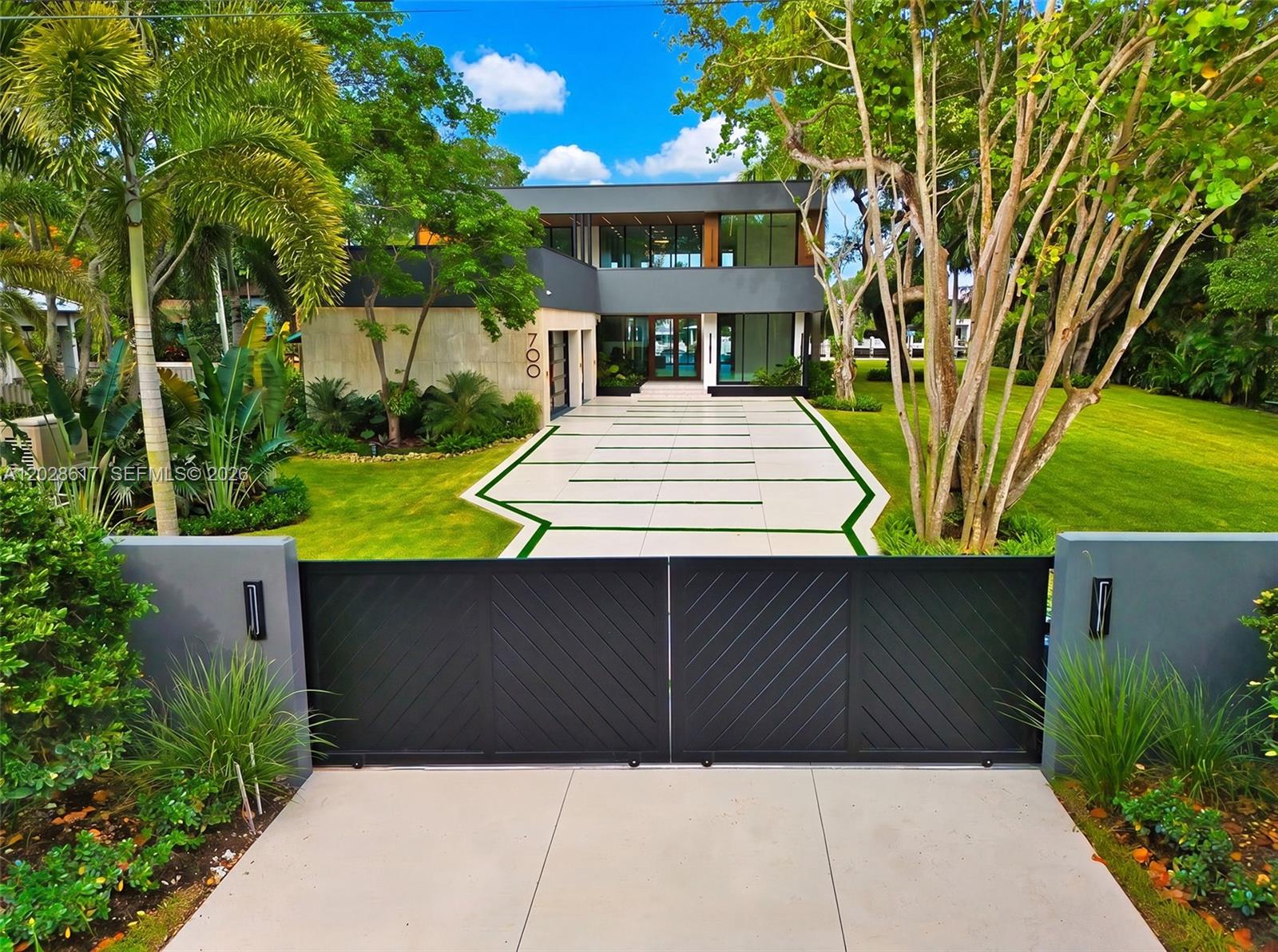 700 SW 12th Fort Lauderdale, FL 33312