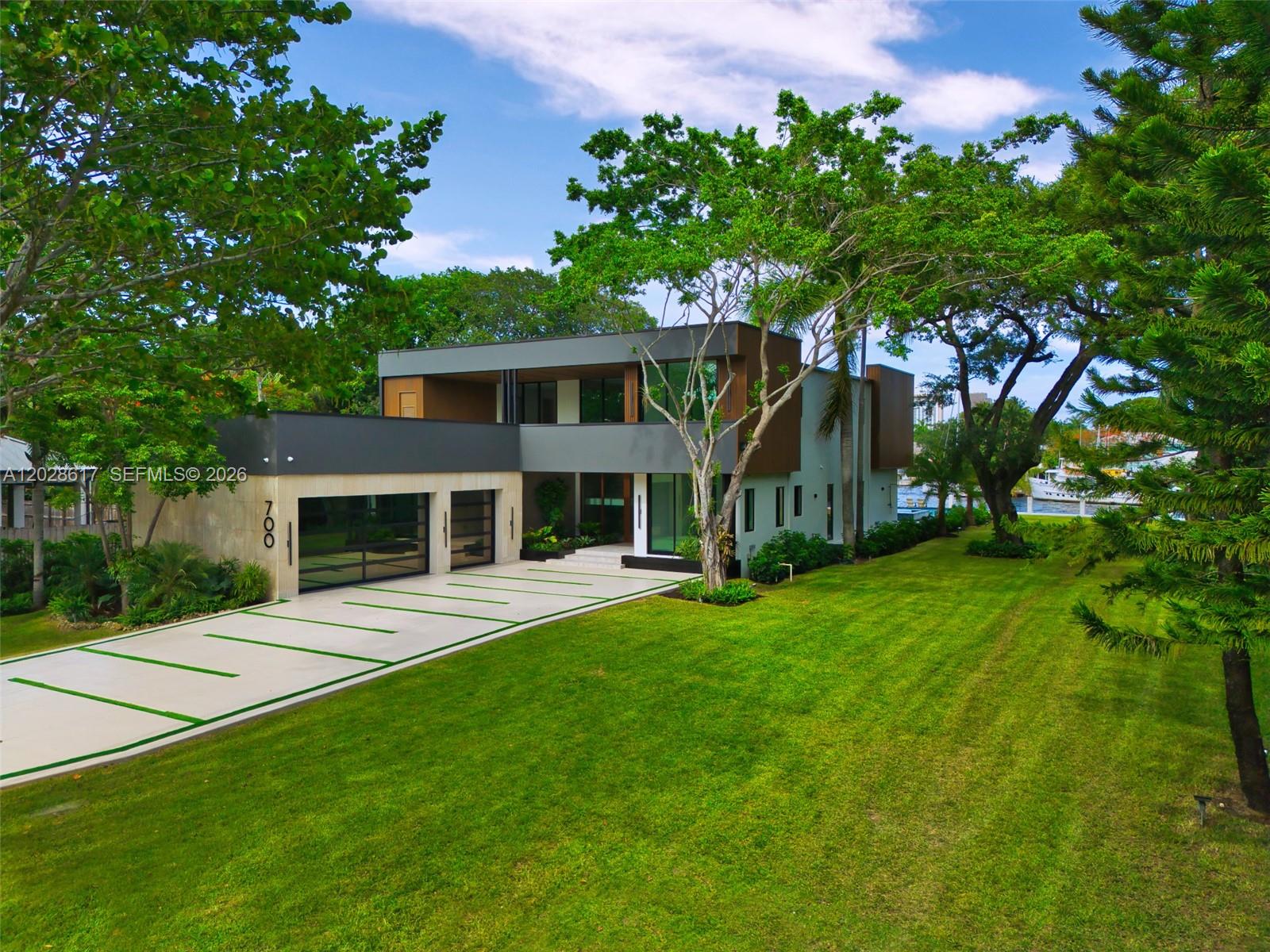 700 SW 12th Fort Lauderdale, FL 33312