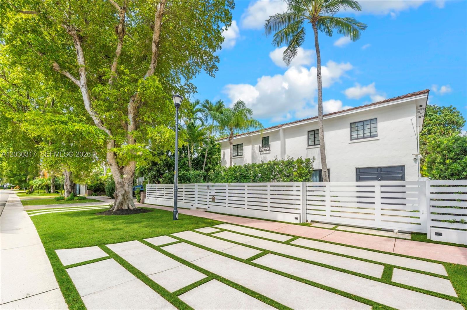 5236 Pine Tree Dr Miami Beach, FL 33140