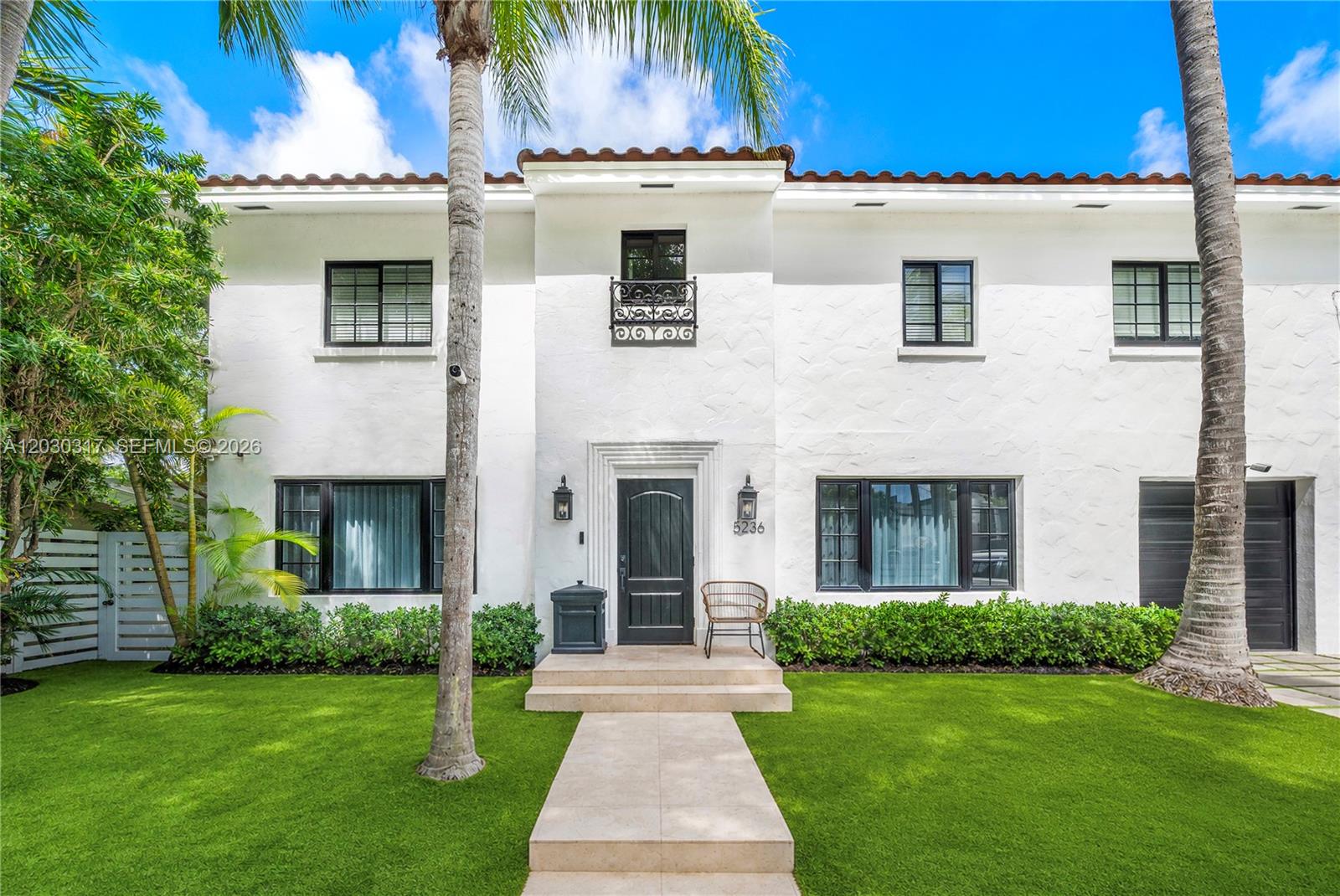 5236 Pine Tree Dr Miami Beach, FL 33140