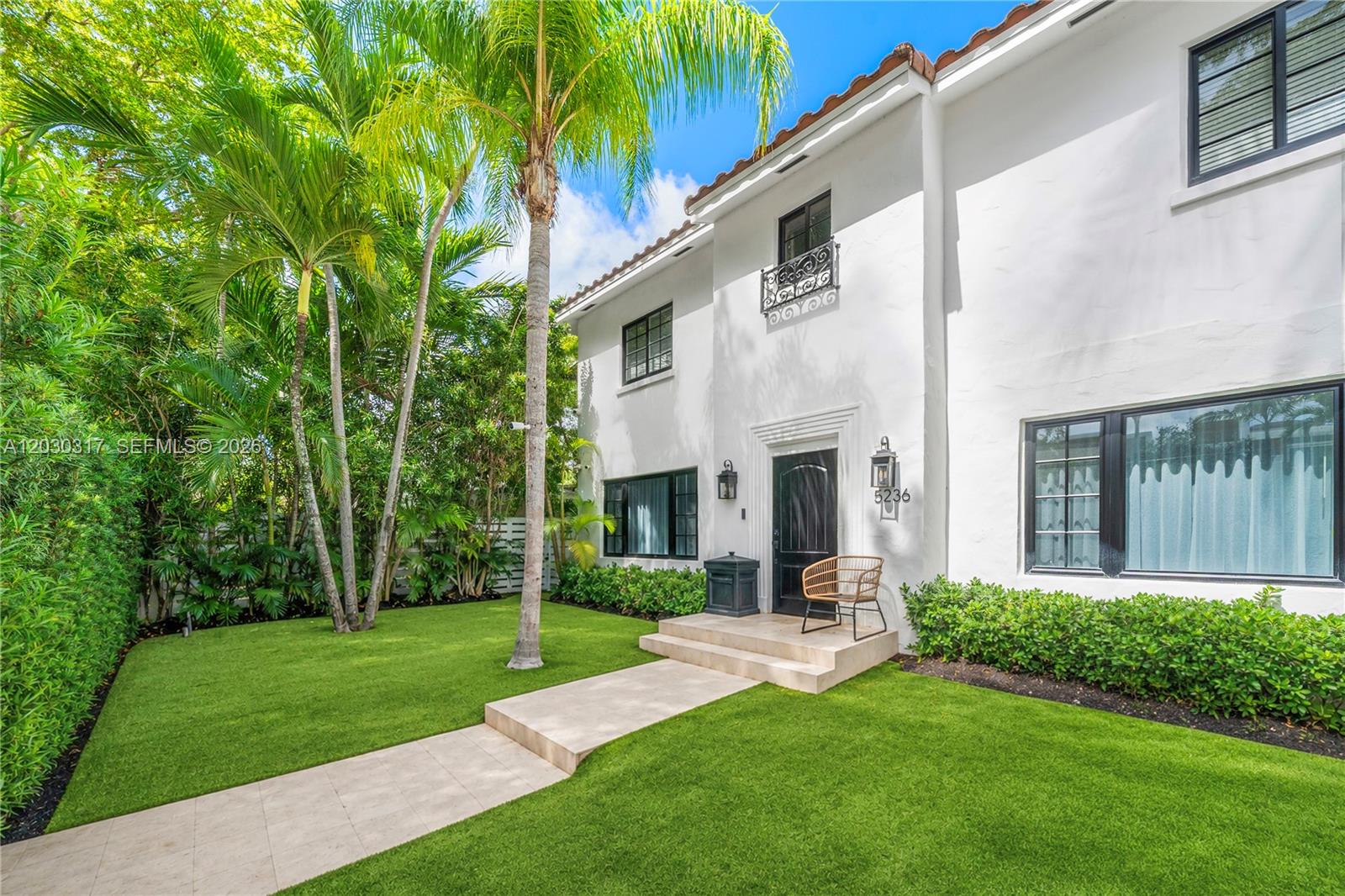 5236 Pine Tree Dr Miami Beach, FL 33140