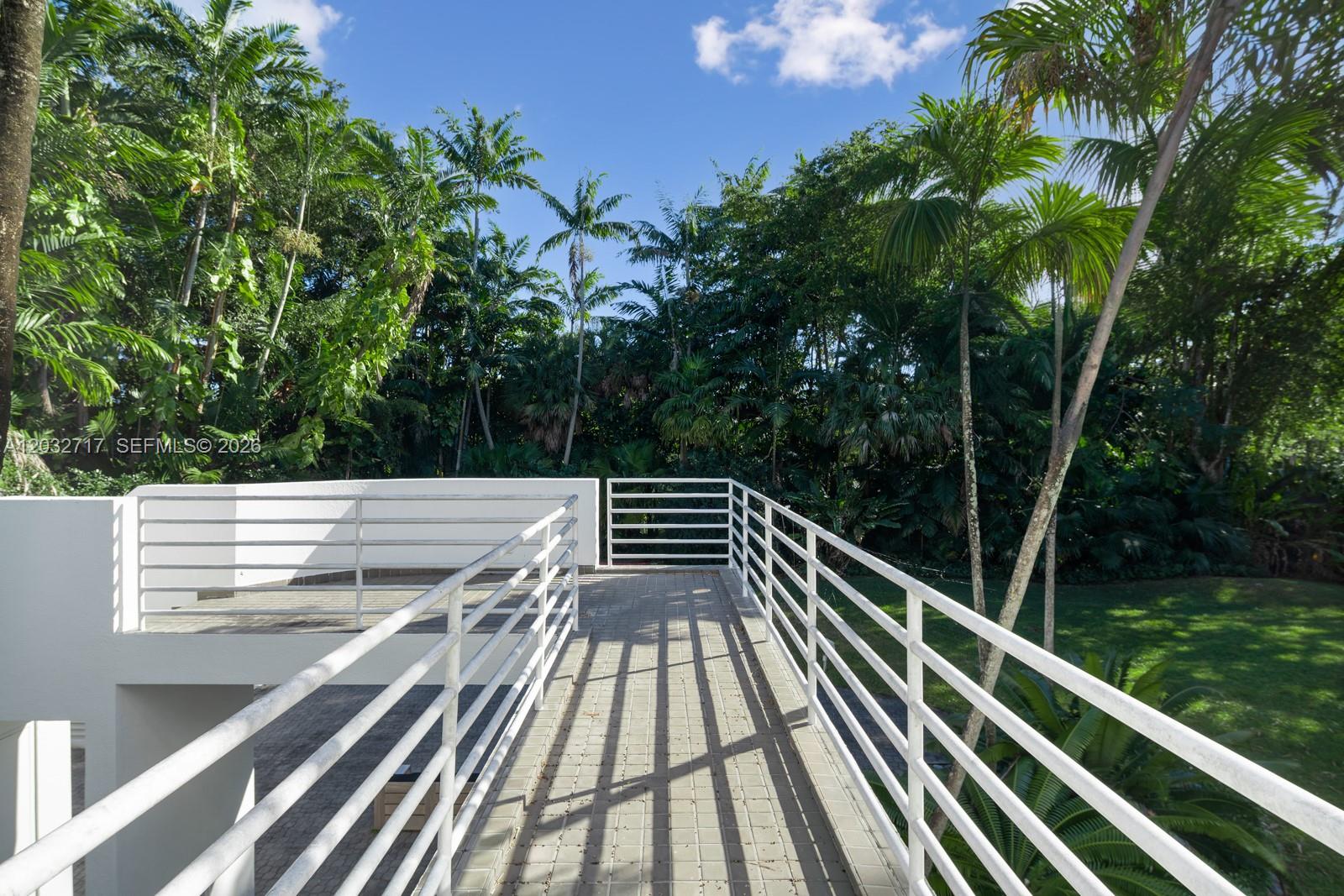 6070 SW 128th Pinecrest, FL 33156