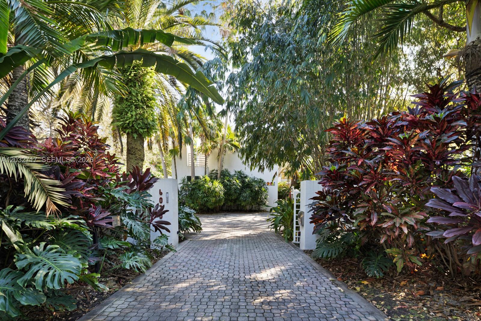 6070 SW 128th Pinecrest, FL 33156
