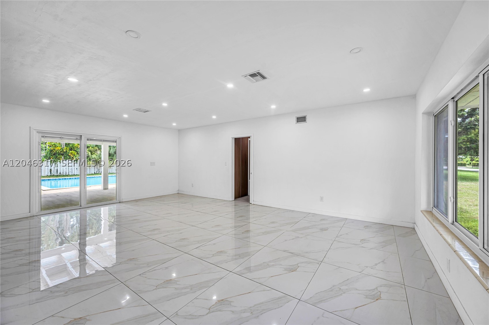 12525 SW 68th Ct Pinecrest, FL 33156