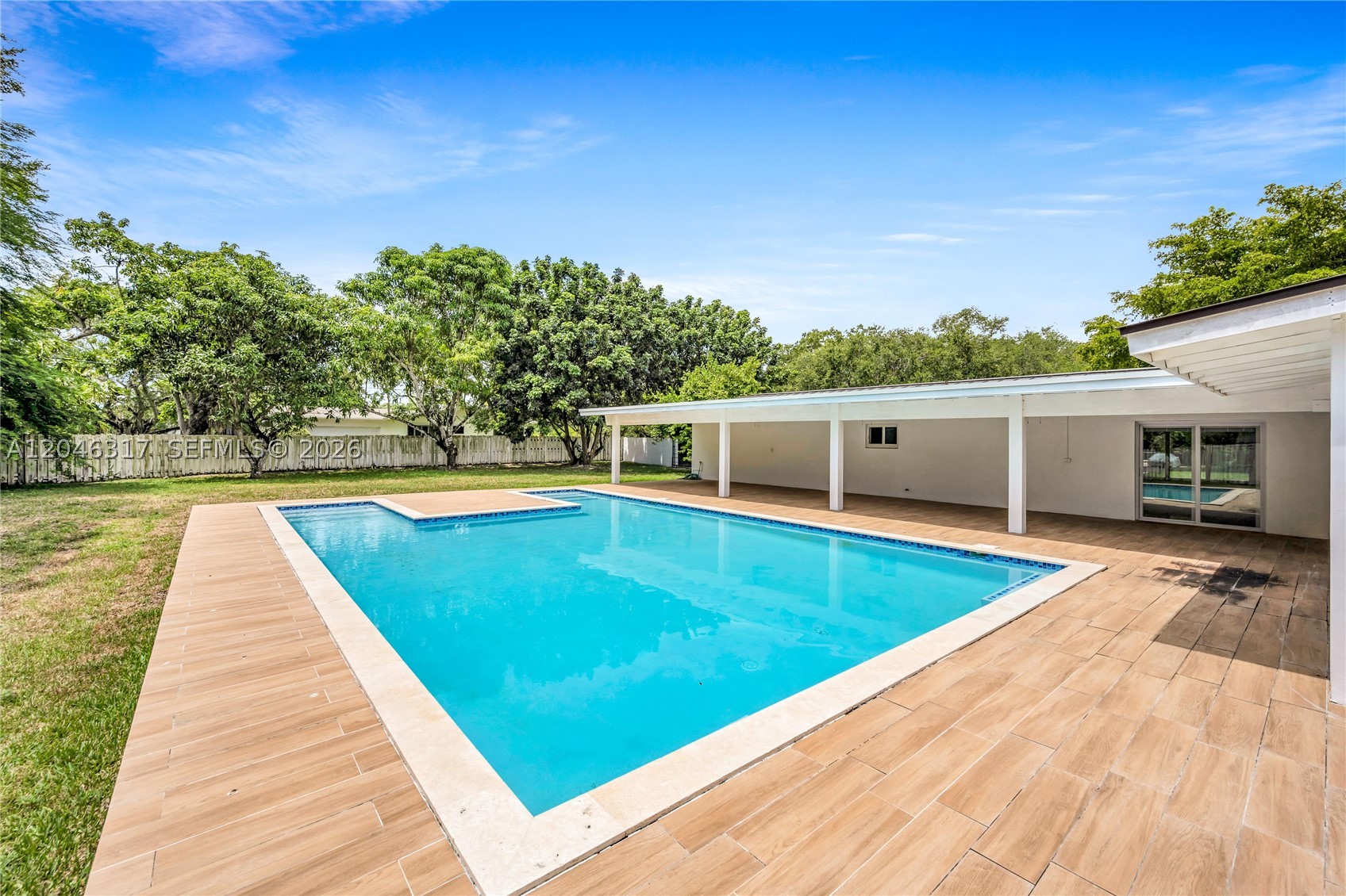 12525 SW 68th Ct Pinecrest, FL 33156
