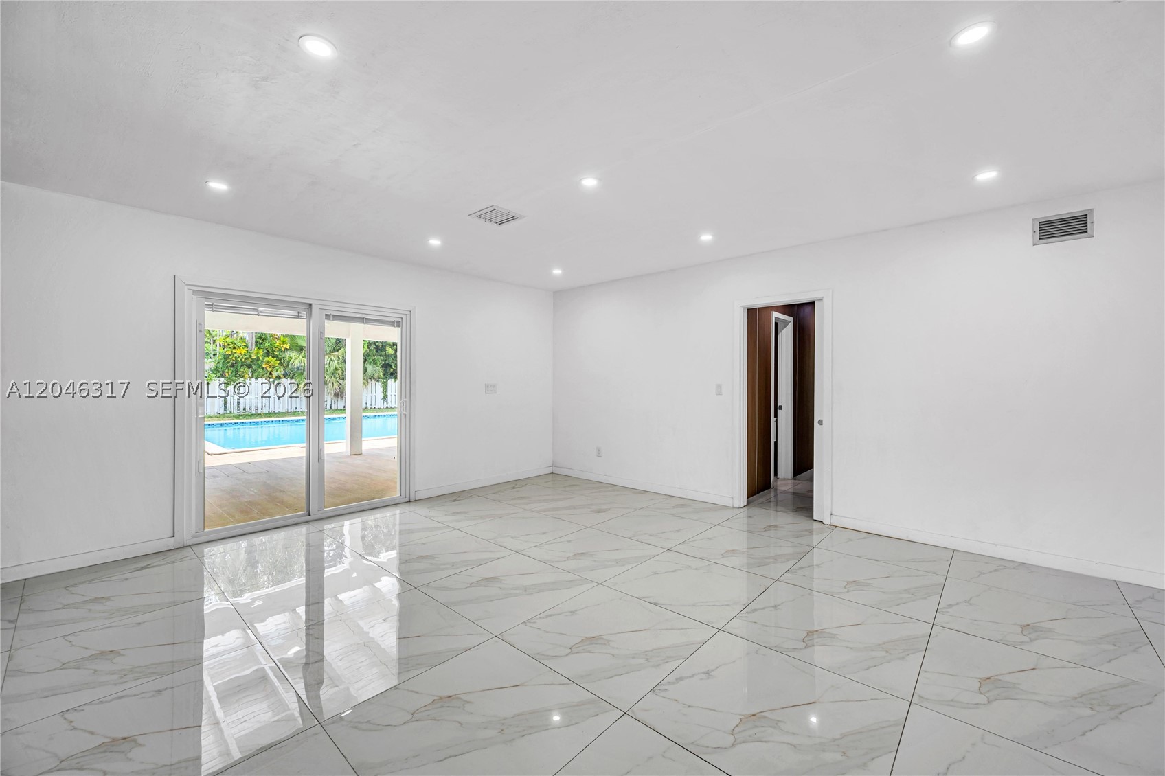 12525 SW 68th Ct Pinecrest, FL 33156