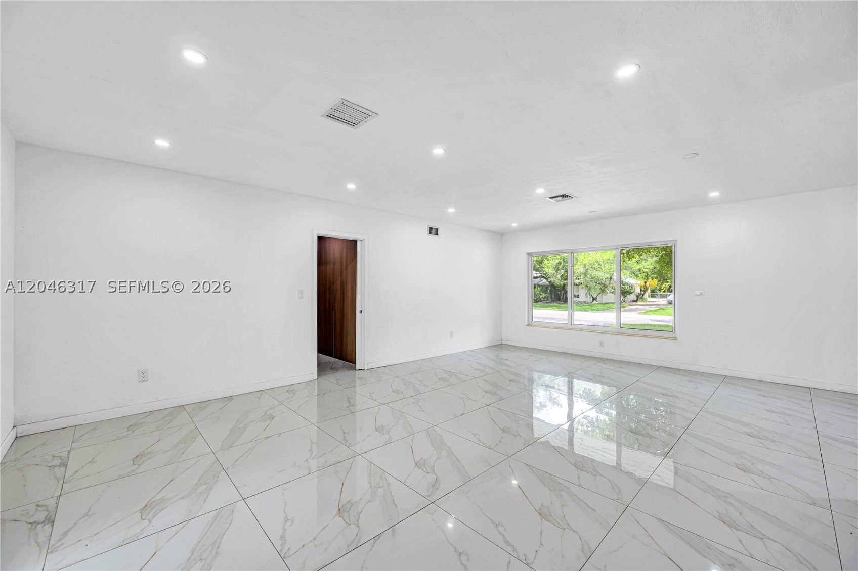 12525 SW 68th Ct Pinecrest, FL 33156