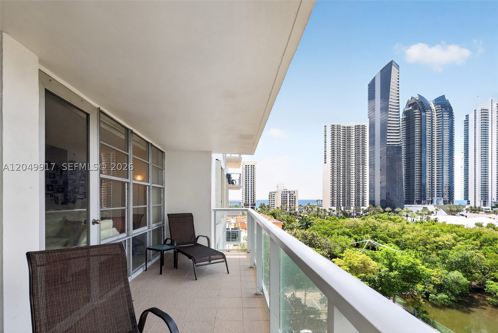 image Winston Towers 3005