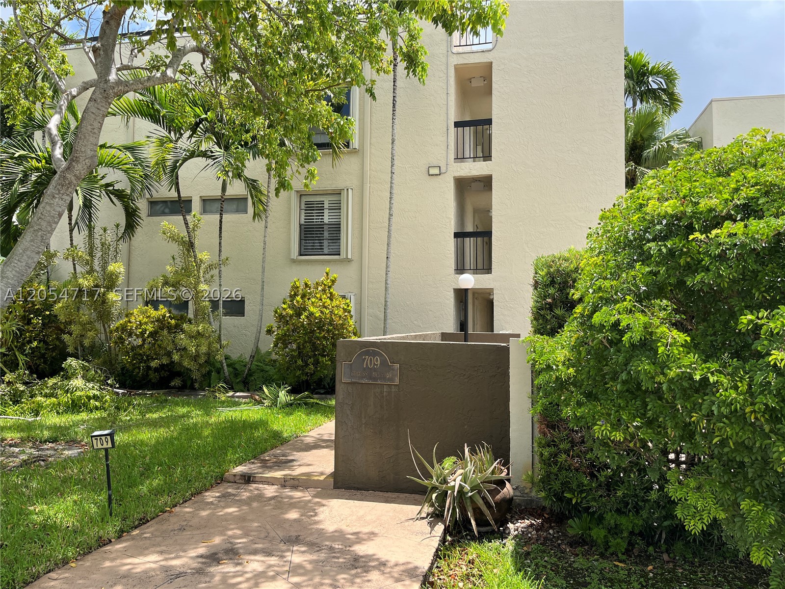 709 Curtiss Pkwy #11
