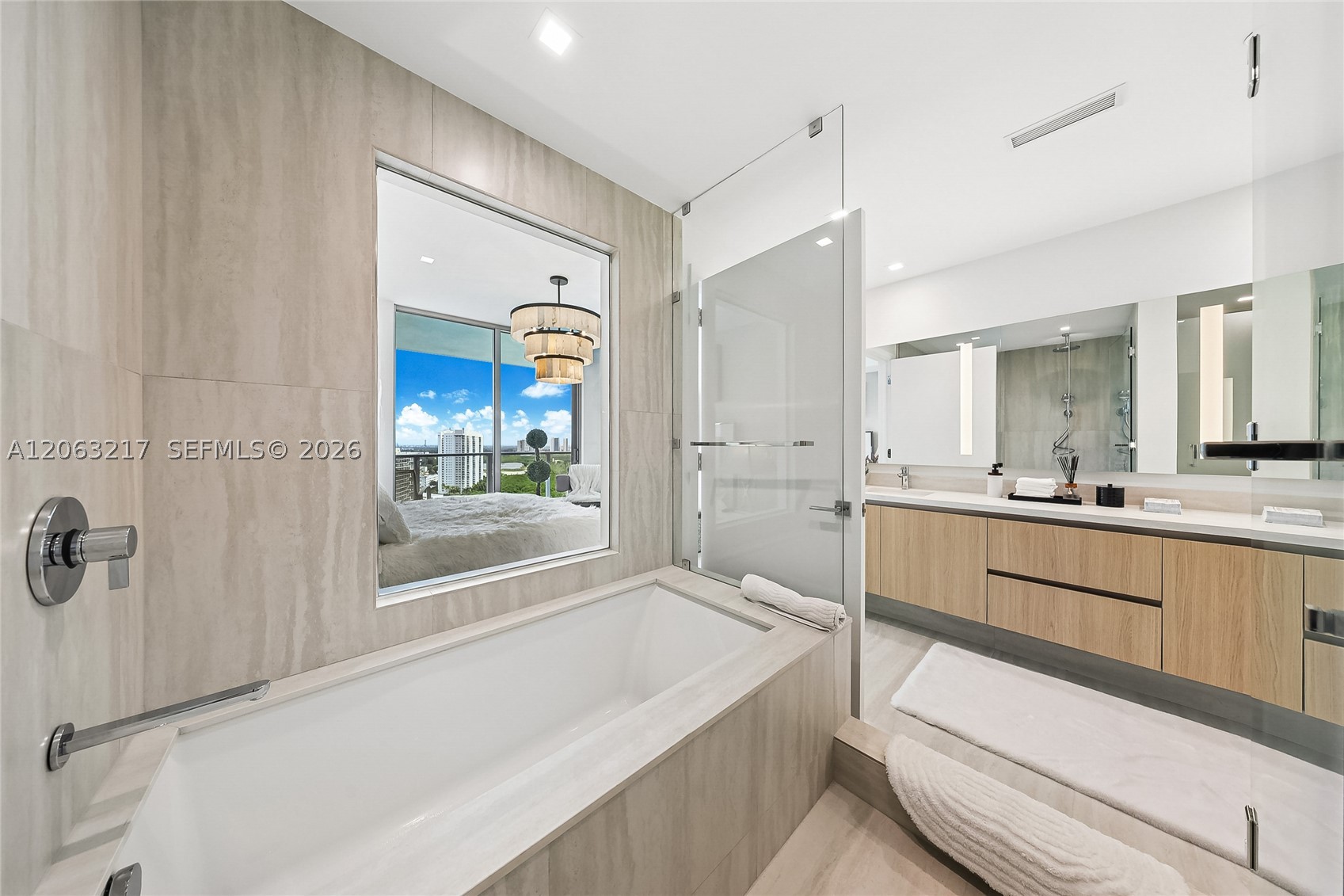 2411 Laguna Cir #2010 Miami, FL 33181