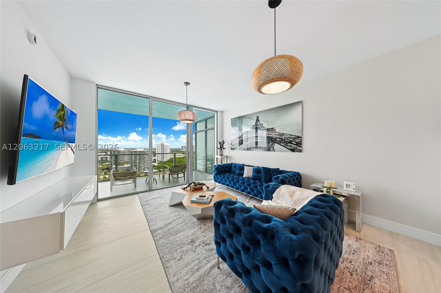 2411 Laguna Cir #2010 Miami, FL 33181
