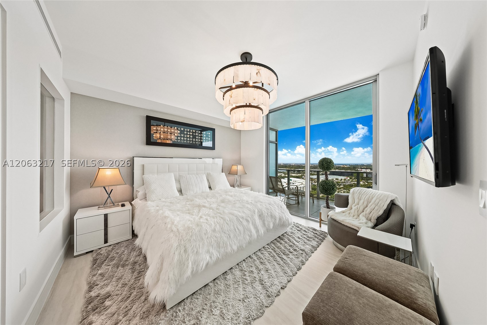 2411 Laguna Cir #2010 Miami, FL 33181