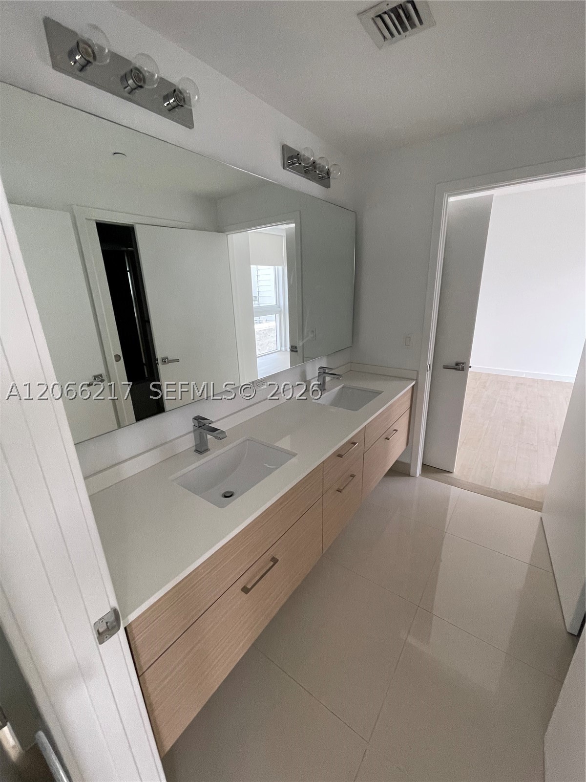 image Bay House37