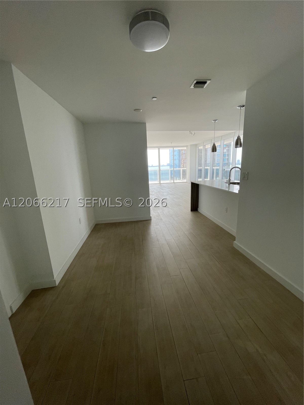 image Bay House40