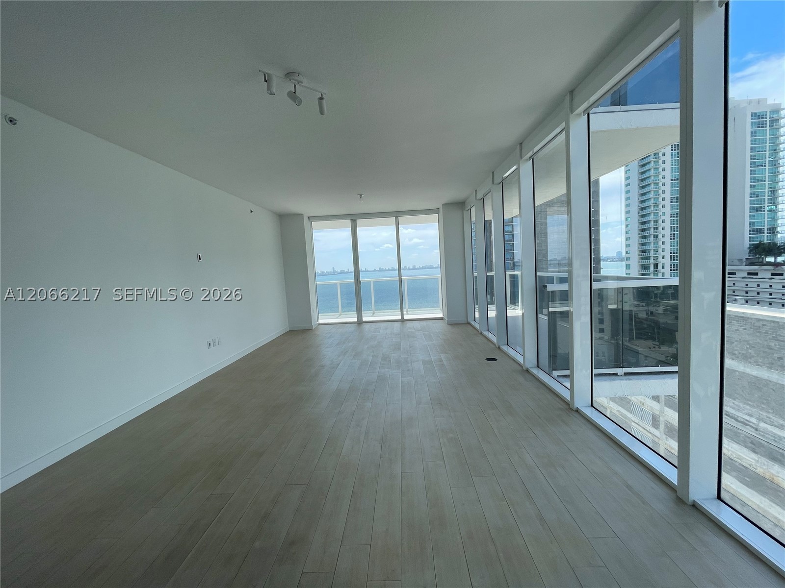 image Bay House45