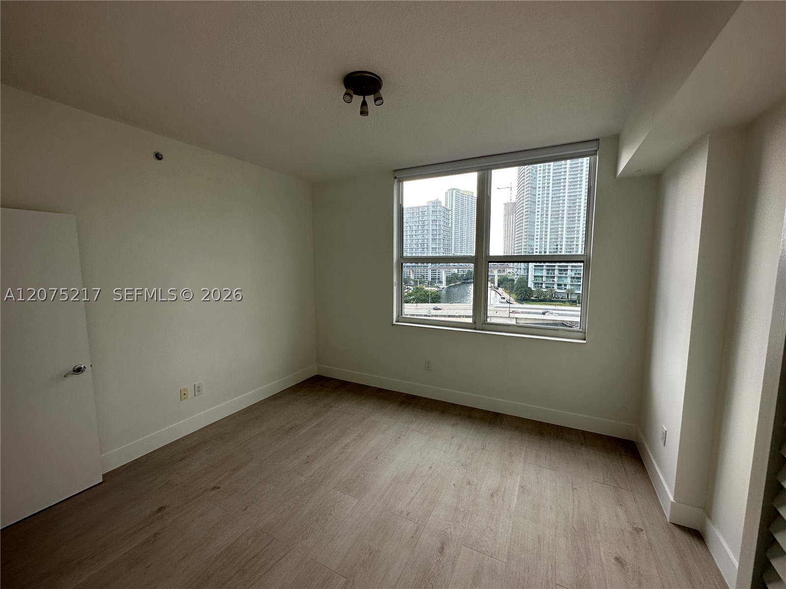 image Brickell on the River North9