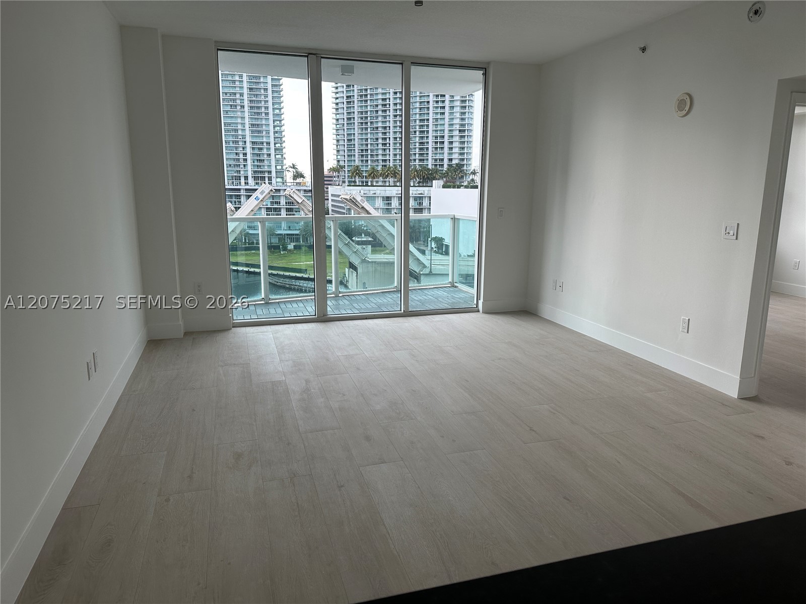 image Brickell on the River North1