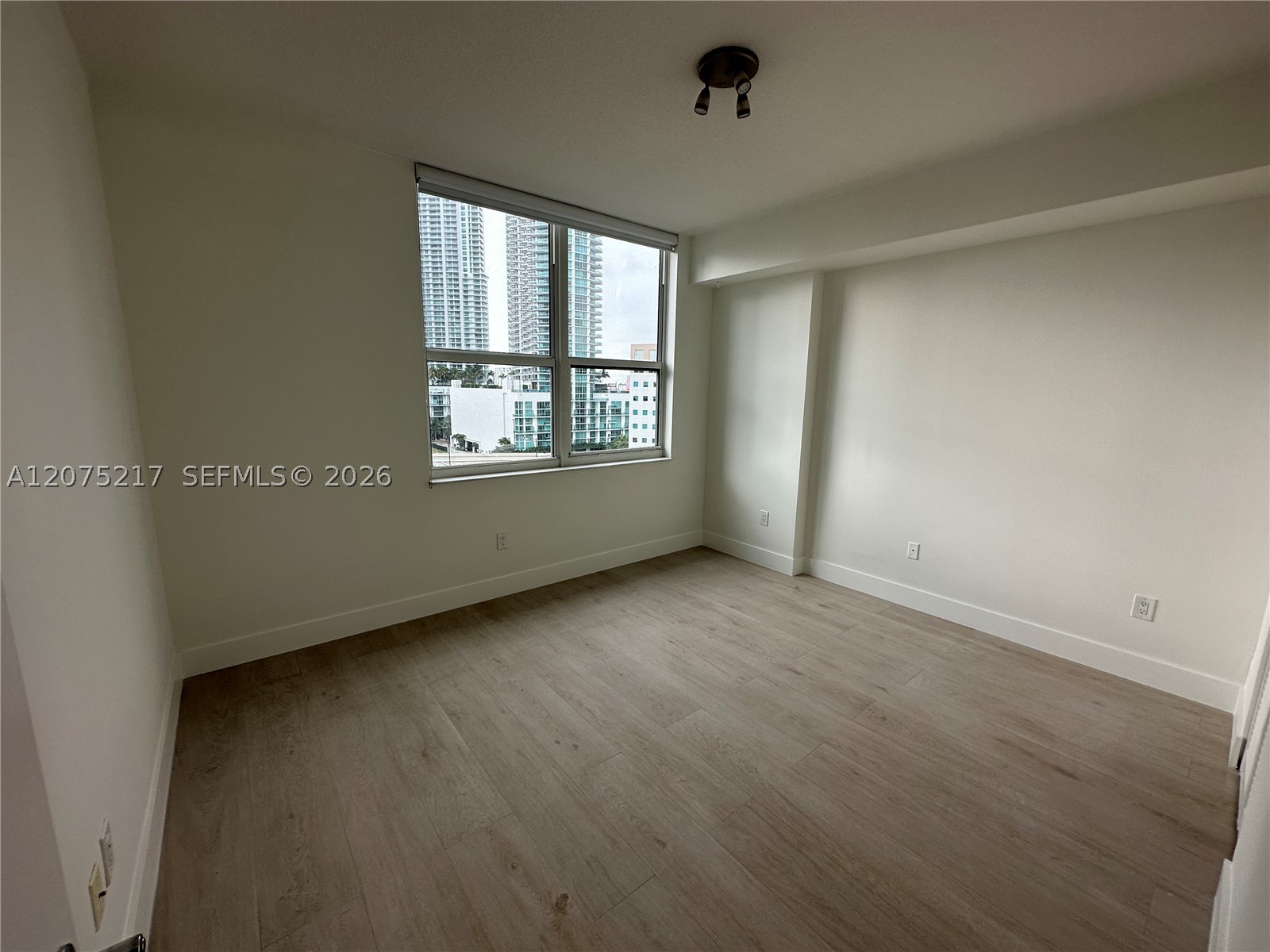 image Brickell on the River North7