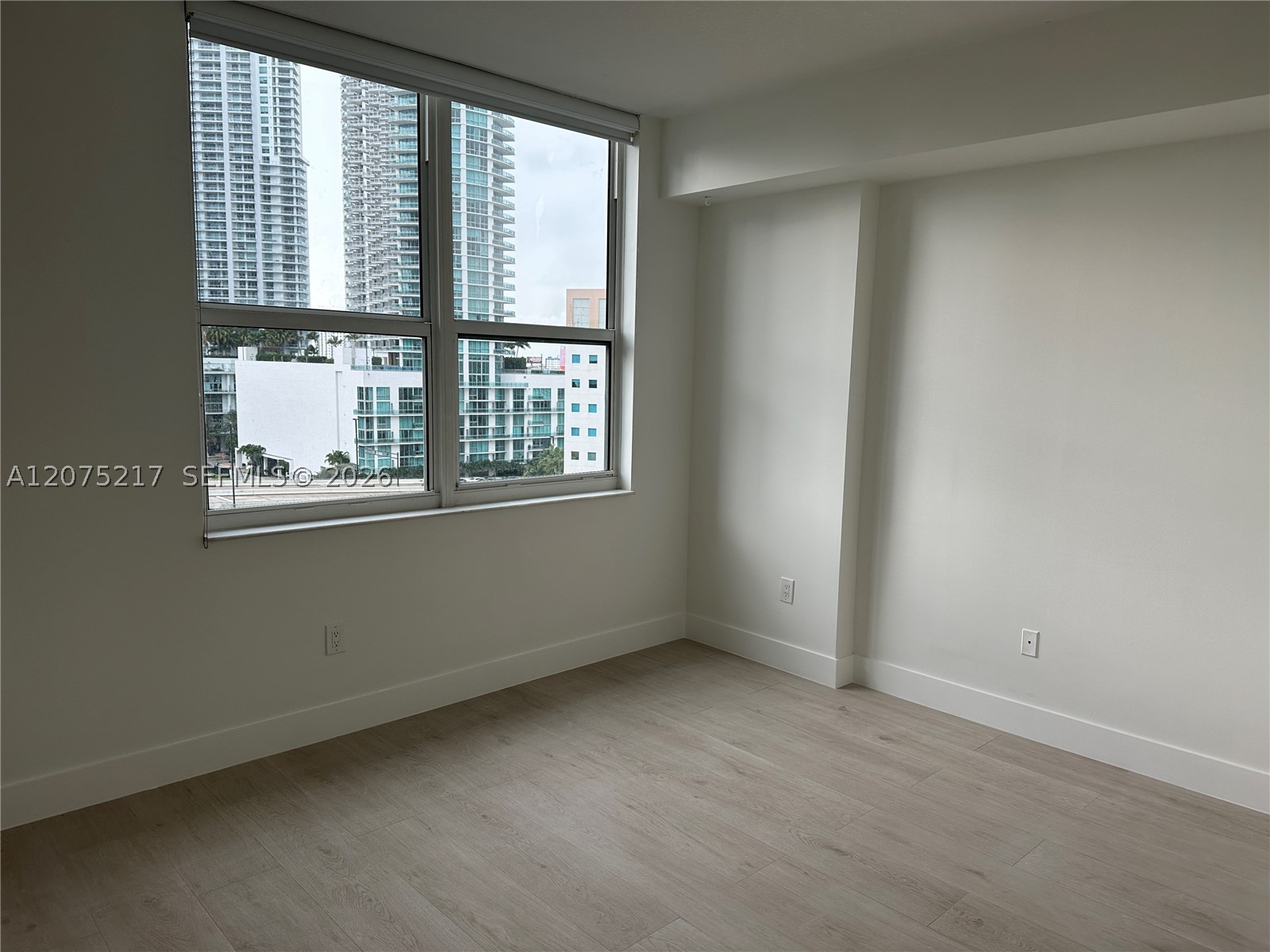 image Brickell on the River North8