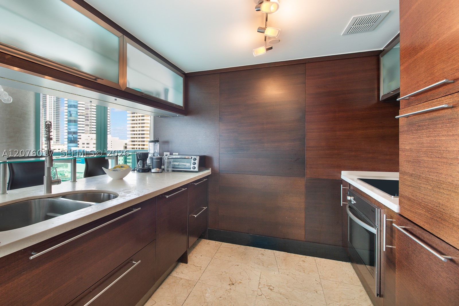 6000 Indian Crk Dr #12B Miami Beach, FL 33140