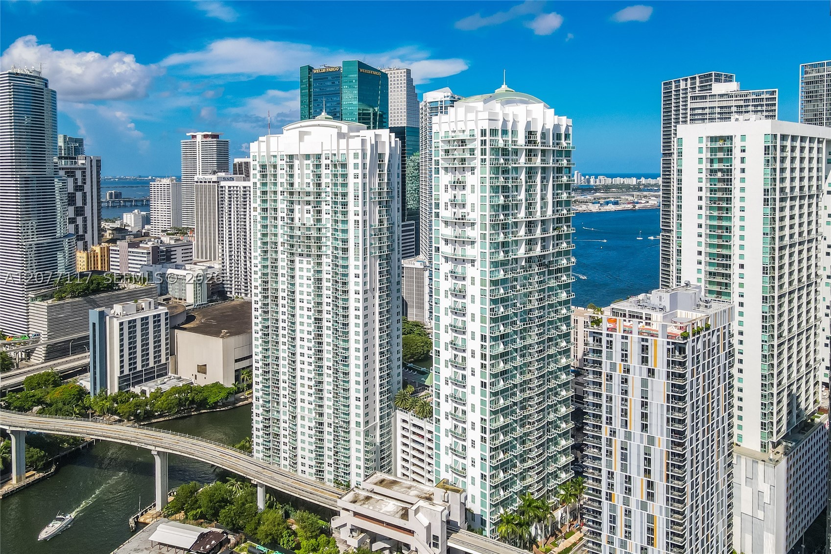 41 SE 5th St #807