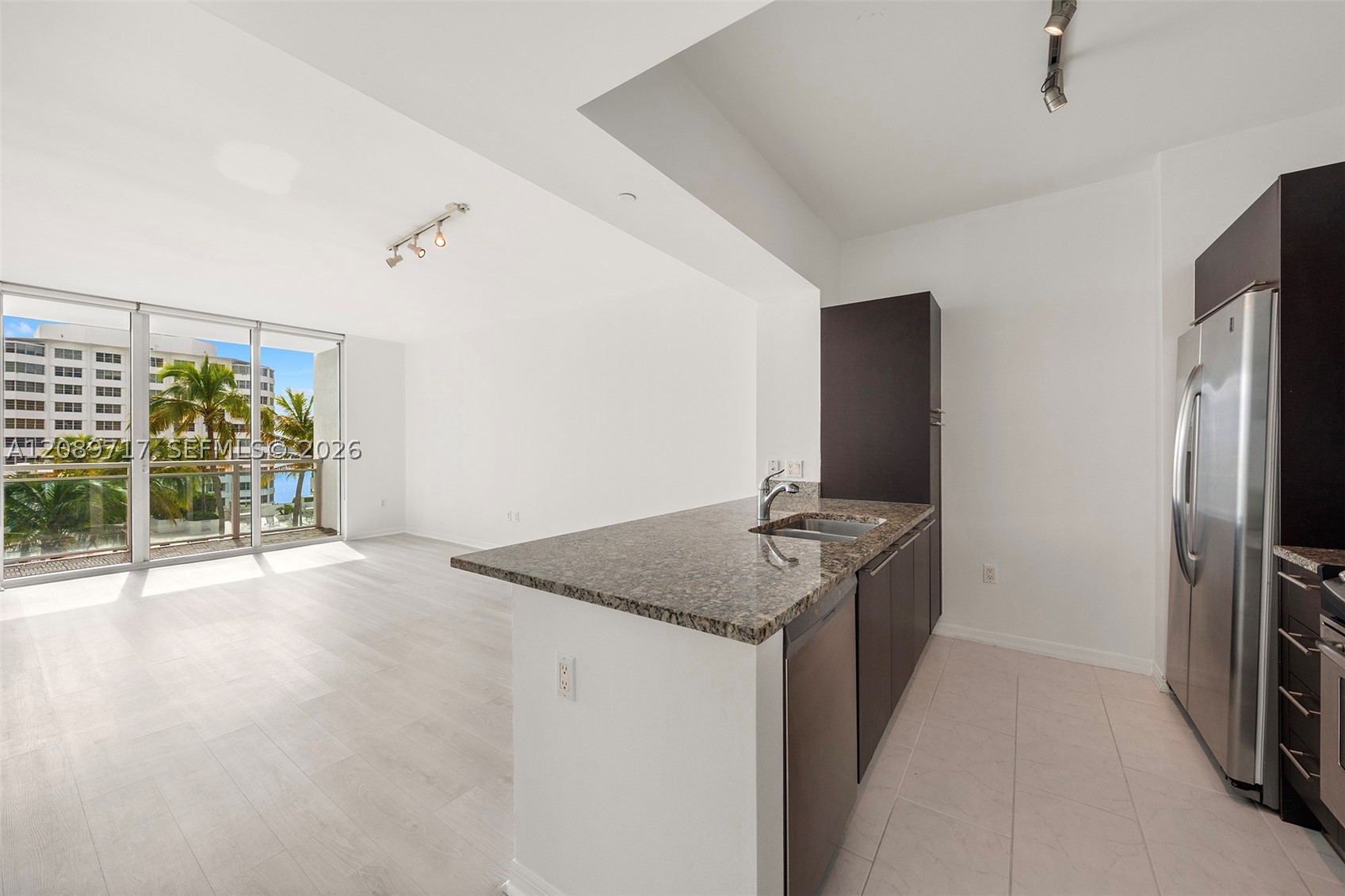 951 Brickell Ave #1202
