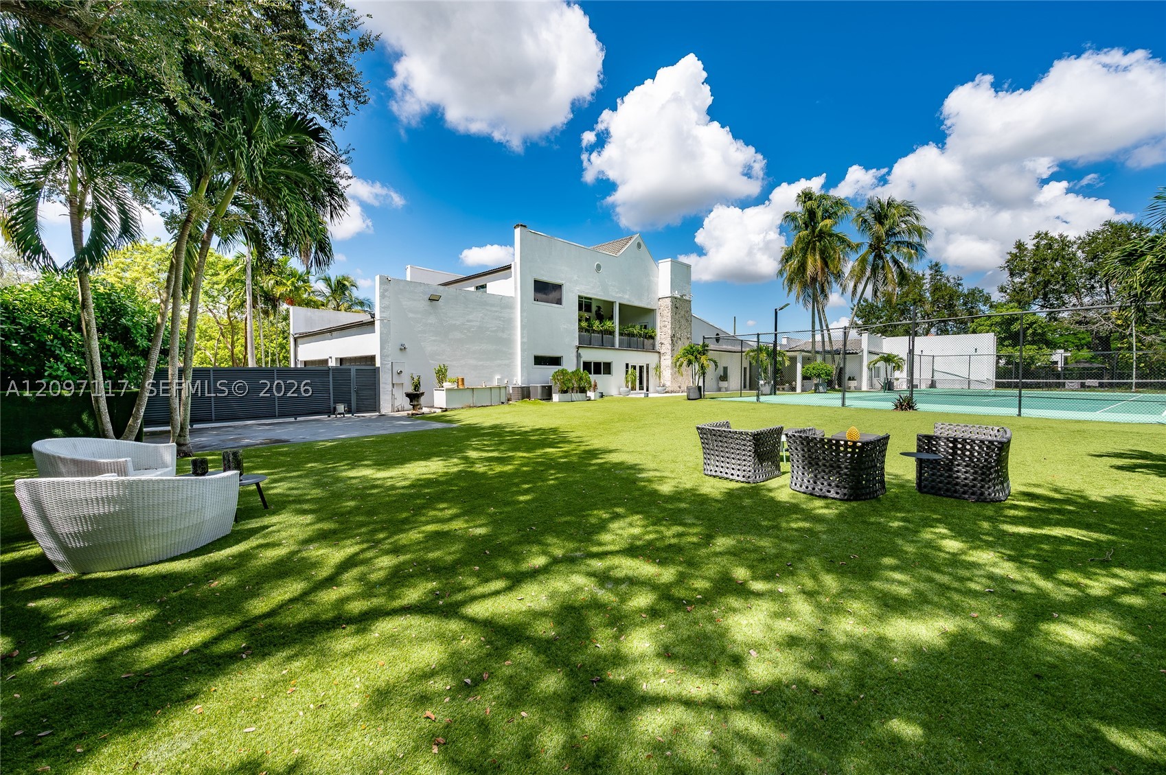 9715 SW 89th Ct Miami, FL 33176