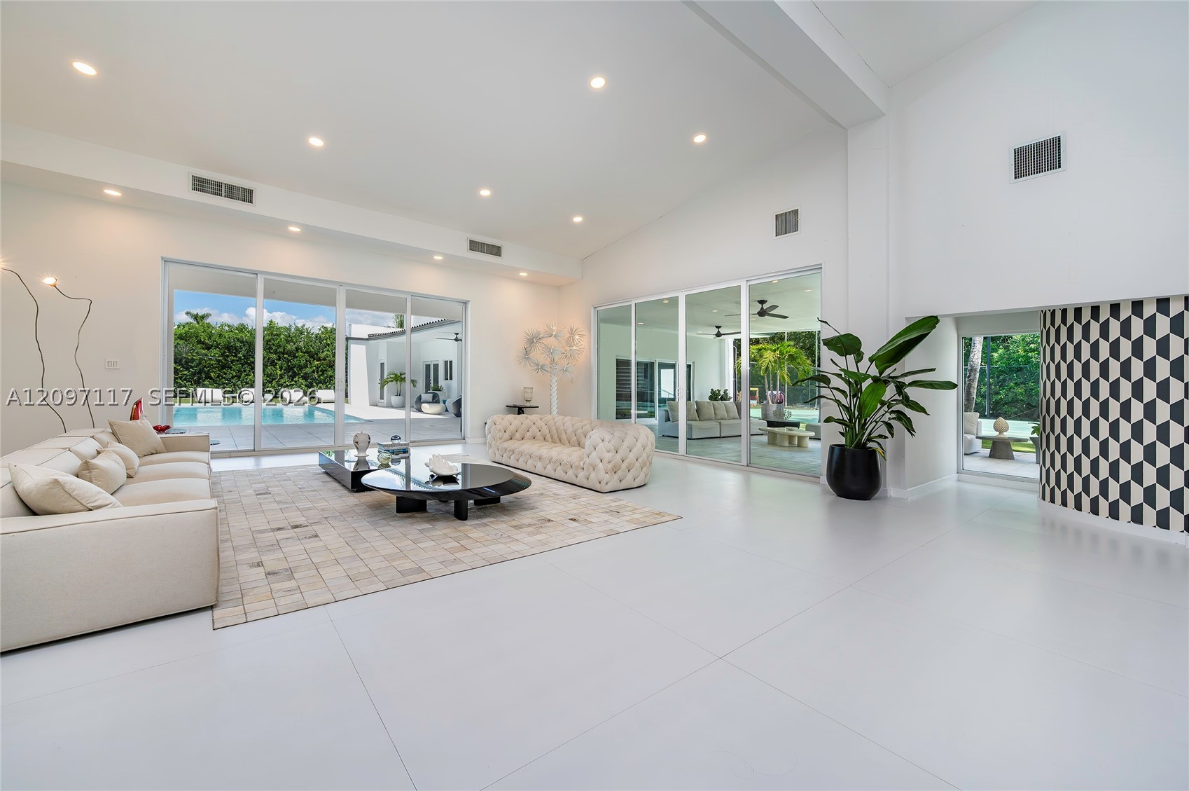 9715 SW 89th Ct Miami, FL 33176