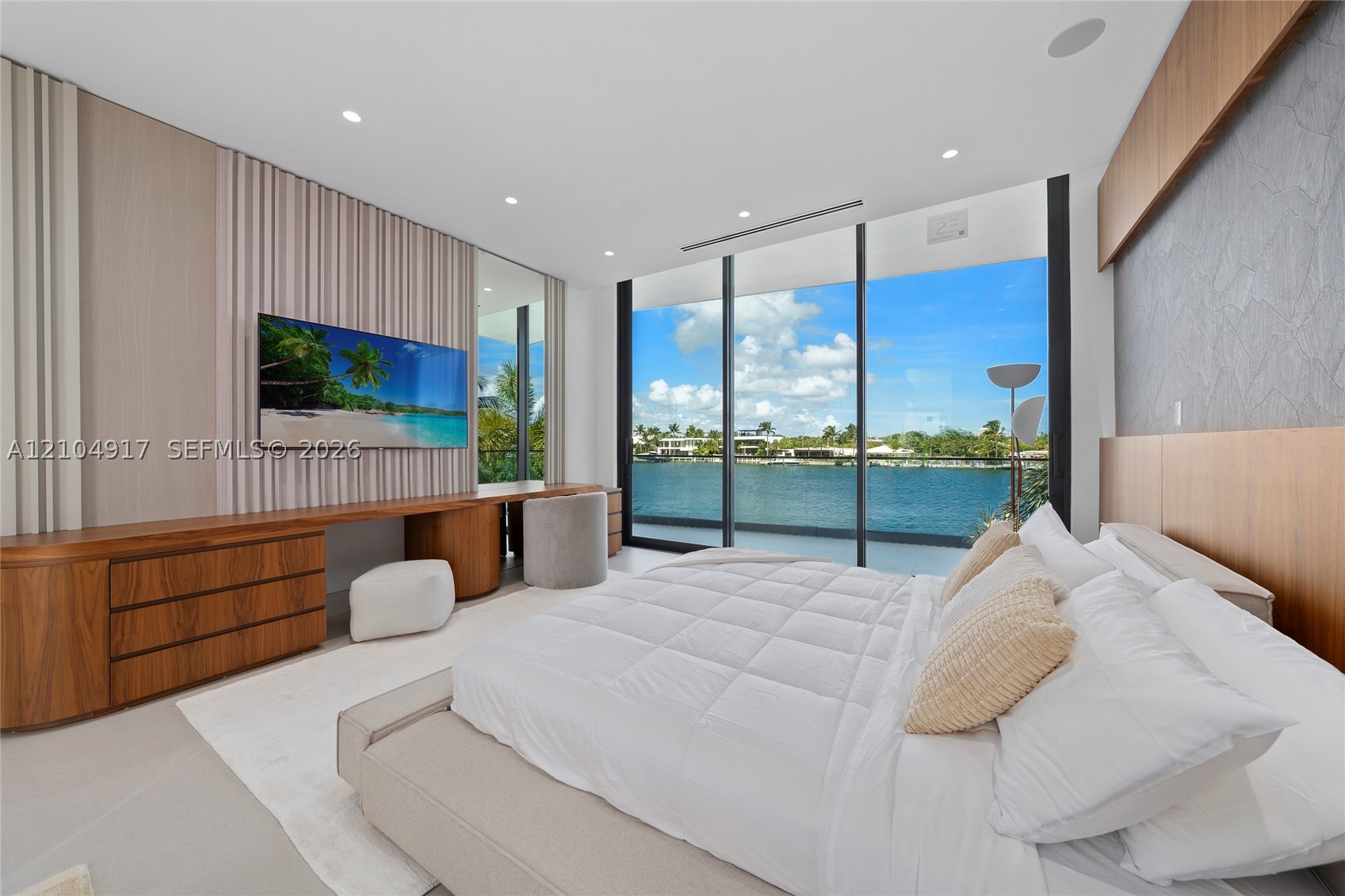 271 N Shore Dr Miami Beach, FL 33141