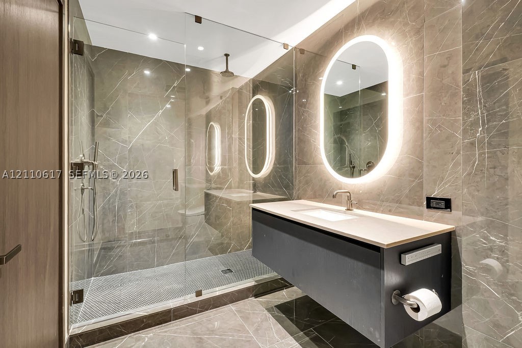 image E11EVEN Hotel & Residences3
